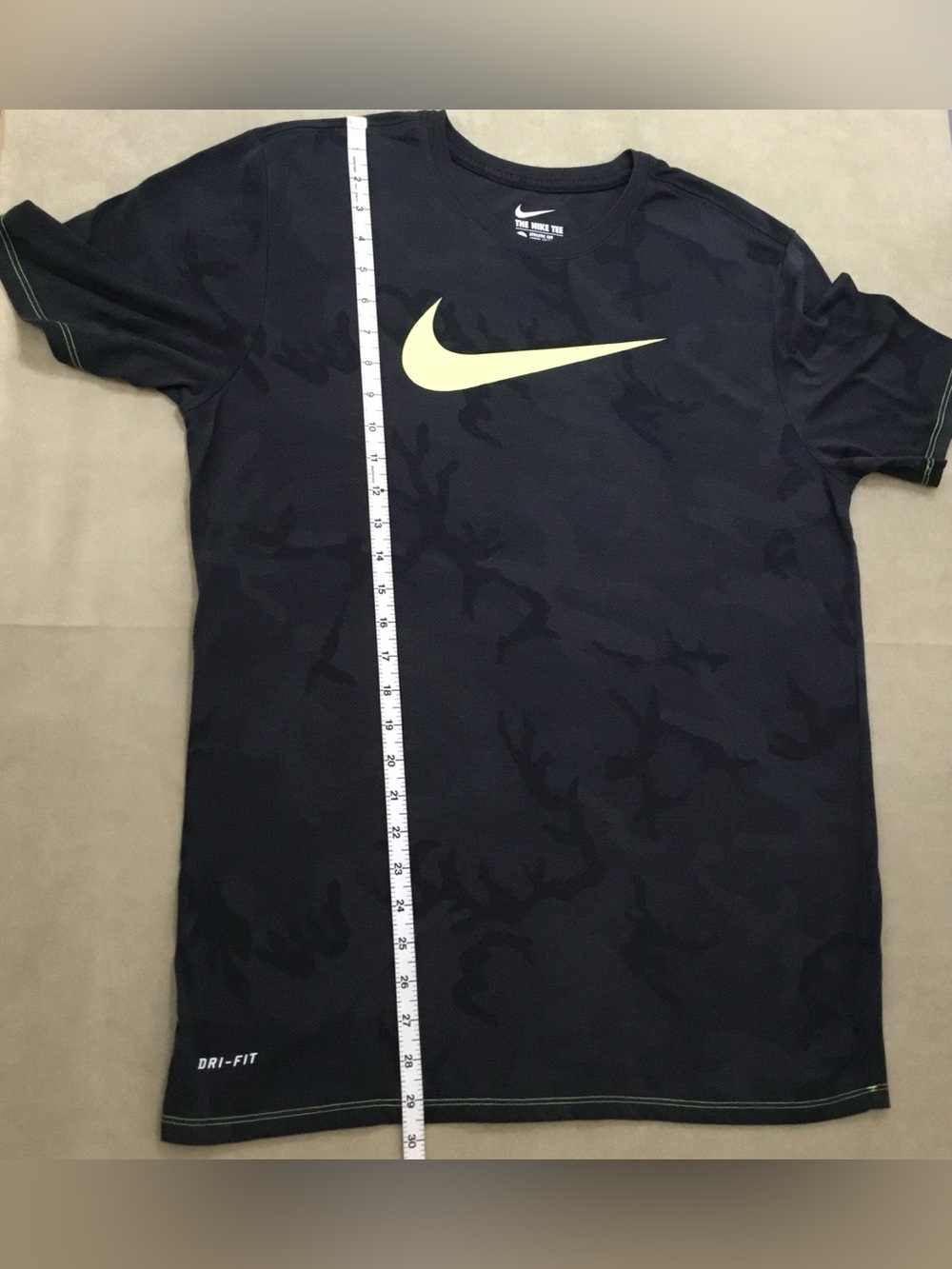 Nike Black Short Sleeve Tee with Neon Yellow Swoosh - B421 - Picture 7 of 9